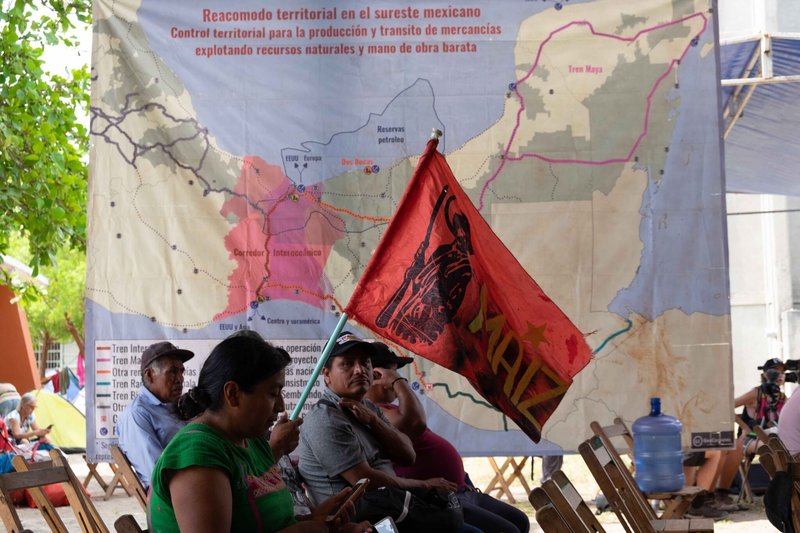 Beim Forum in Puente Madera wurden Karten ausgestellt, die die Megaprojekte zeigen, die die Bundesregierung im Isthmus plant. Foto: Isabel Mateos.