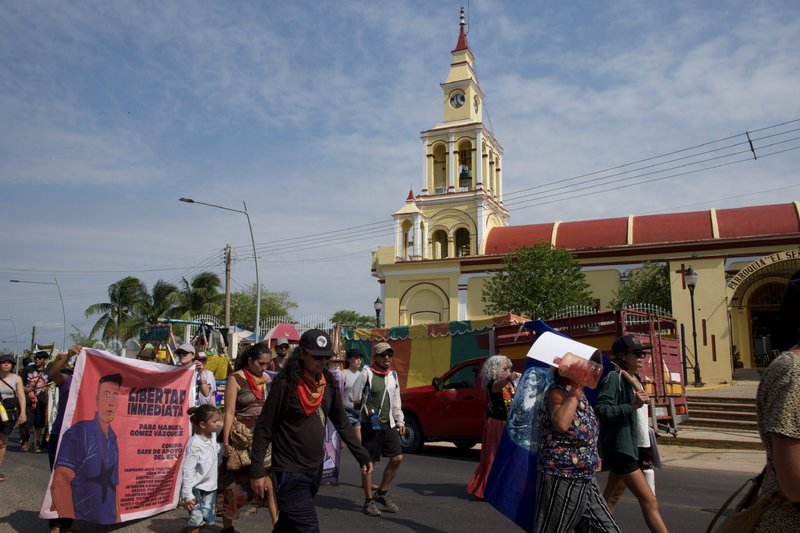 Durchzug der Karawane “El Sur Resiste” durch Oteapan, Veracruz. Foto: Isabel Mateos.