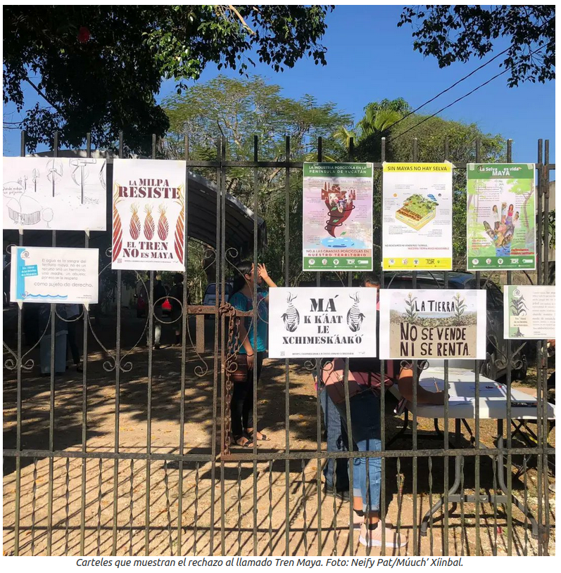 Plakate, die Widerstand gegen den Tren "Maya" Ausdrücken