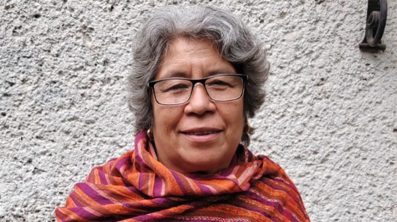 Porträt einer grauhaarigen Frau