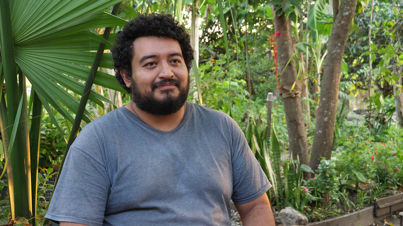 Bild von Ramón Ochoa vor Bäumen